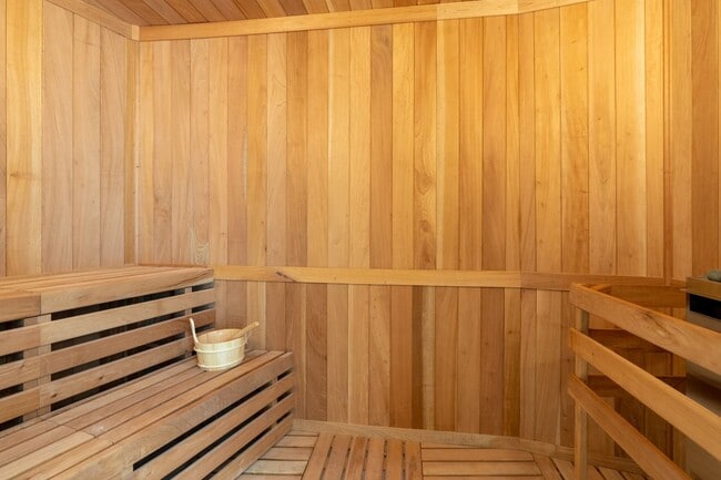 Building Photo - New Koula STUDIO