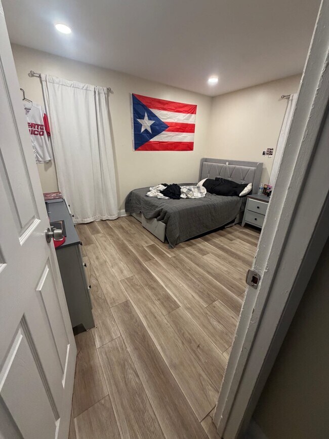 Building Photo - 408 Apple Dr