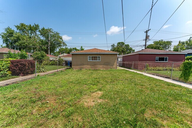 Building Photo - 4507 S Leamington Ave