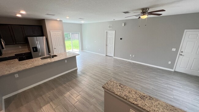 Building Photo - AWESOME 3 Bedroom, 2 Bathroom Home in Beautiful Palm Bay!!