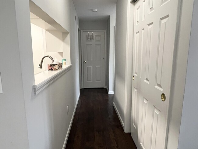 Building Photo - 690 S Porter St