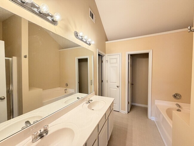 Building Photo - 540 Georgia Way