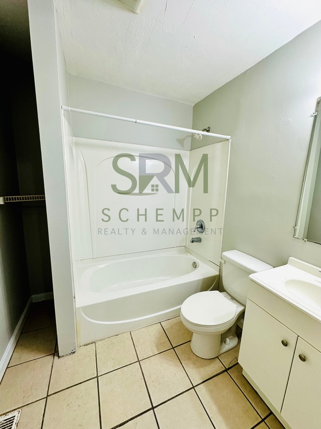 Building Photo - 2 bedroom home in South Louisville now available!