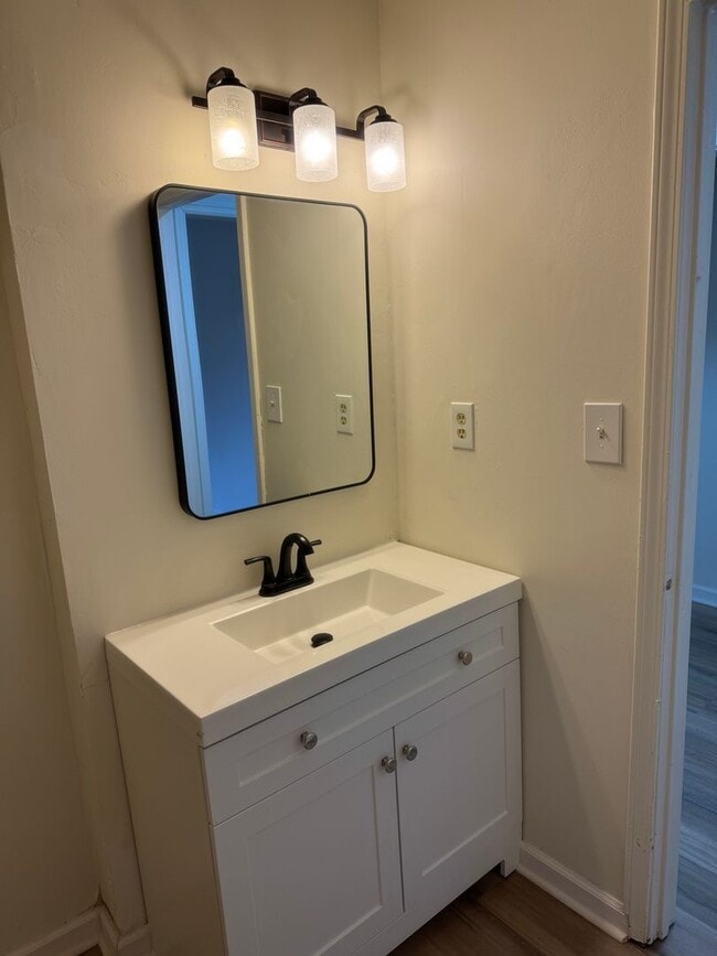 Building Photo - Cute ranch layout 3 bedroom 1 bath home in Hiram!