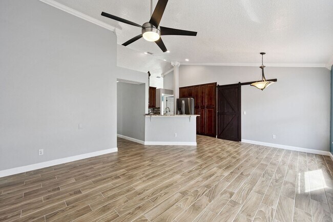 Building Photo - Fully renovated and updated 3/2/2 home with HUGE fenced yard in East Orlando