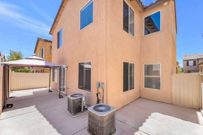 Building Photo - Modern Comfort in the Heart of Coronado Ranch!