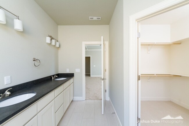 Building Photo - 3 bedroom 2 bath modern style home minutes...