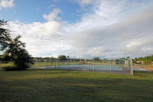 Building Photo - 399 Pin Oak Loop