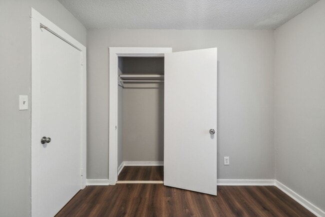 Building Photo - Large 3BR/1BA Near Ardsley Park House For Rent