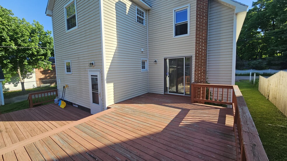 Building Photo - 35 Jackson St