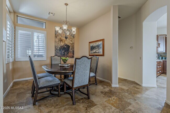 Building Photo - 65473 E Rose Ridge Dr