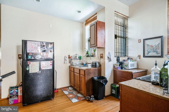 Building Photo - 1834 W Diamond St