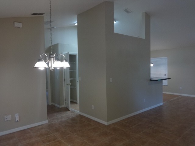 Building Photo - 808 Scenic View Cir