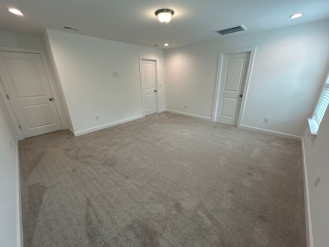 Building Photo - 6 Bedroom | 4 Bathroom New Construction Ga...