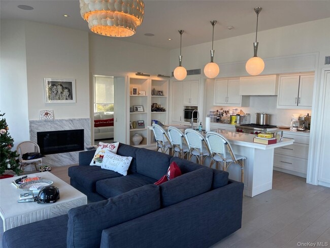 Building Photo - 2 Sun Ct