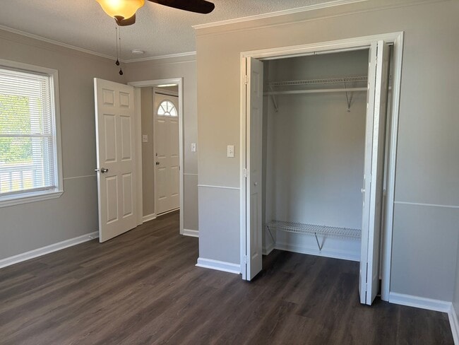 Building Photo - 3 Bedroom, 1 Bathroom House in Eden!