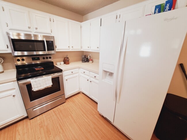 Building Photo - 840 Topaz Ln