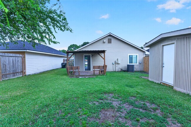 Building Photo - 3922 Pintan Ln