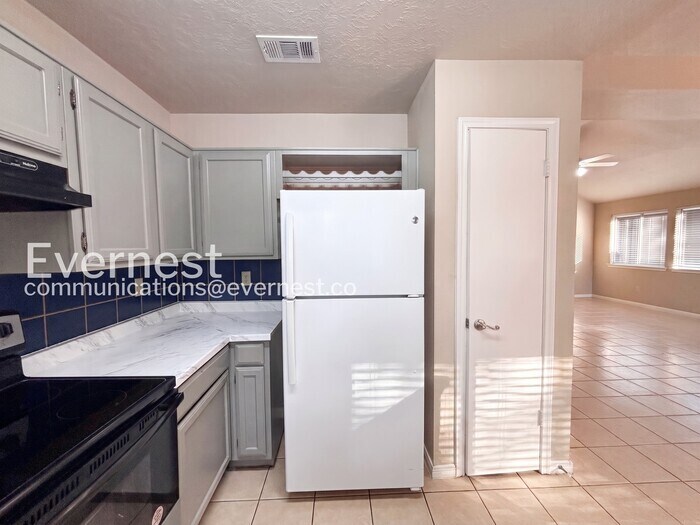 Building Photo - 8602 Laurel Trails Dr