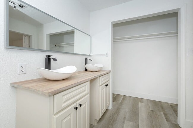 Building Photo - Fully remodeled home for rent!