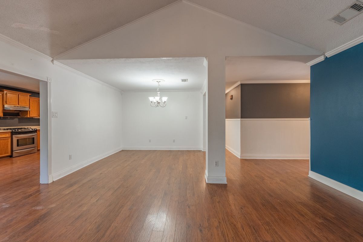 Building Photo - 501 Calhoun Dr