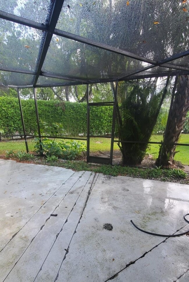 Building Photo - 8091 Royal Palm Cir