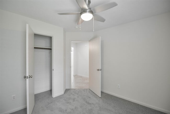 Building Photo - 27077 Crown Chase Dr