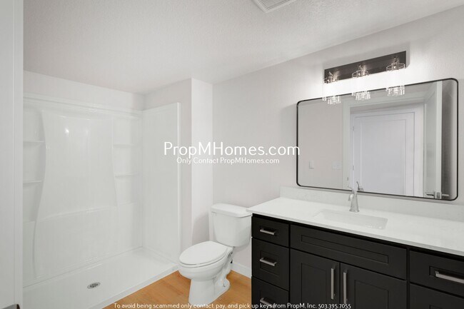 Building Photo - Updated Two Level Condo in the Heart of Do...