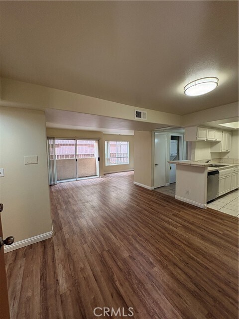 Building Photo - 5060 Kester Ave