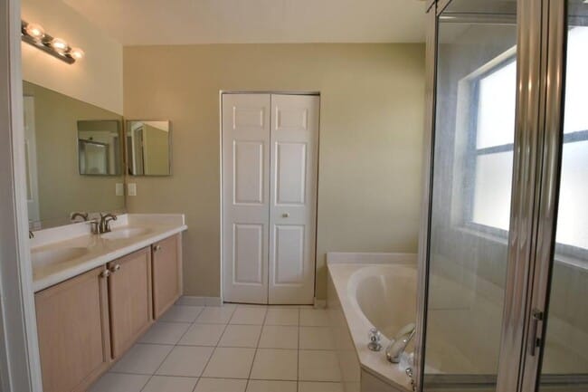 Building Photo - 13440 SW 24th St