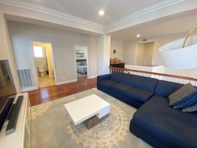 Building Photo - Luxurious 4 Bedroom Fullerton House For Re...