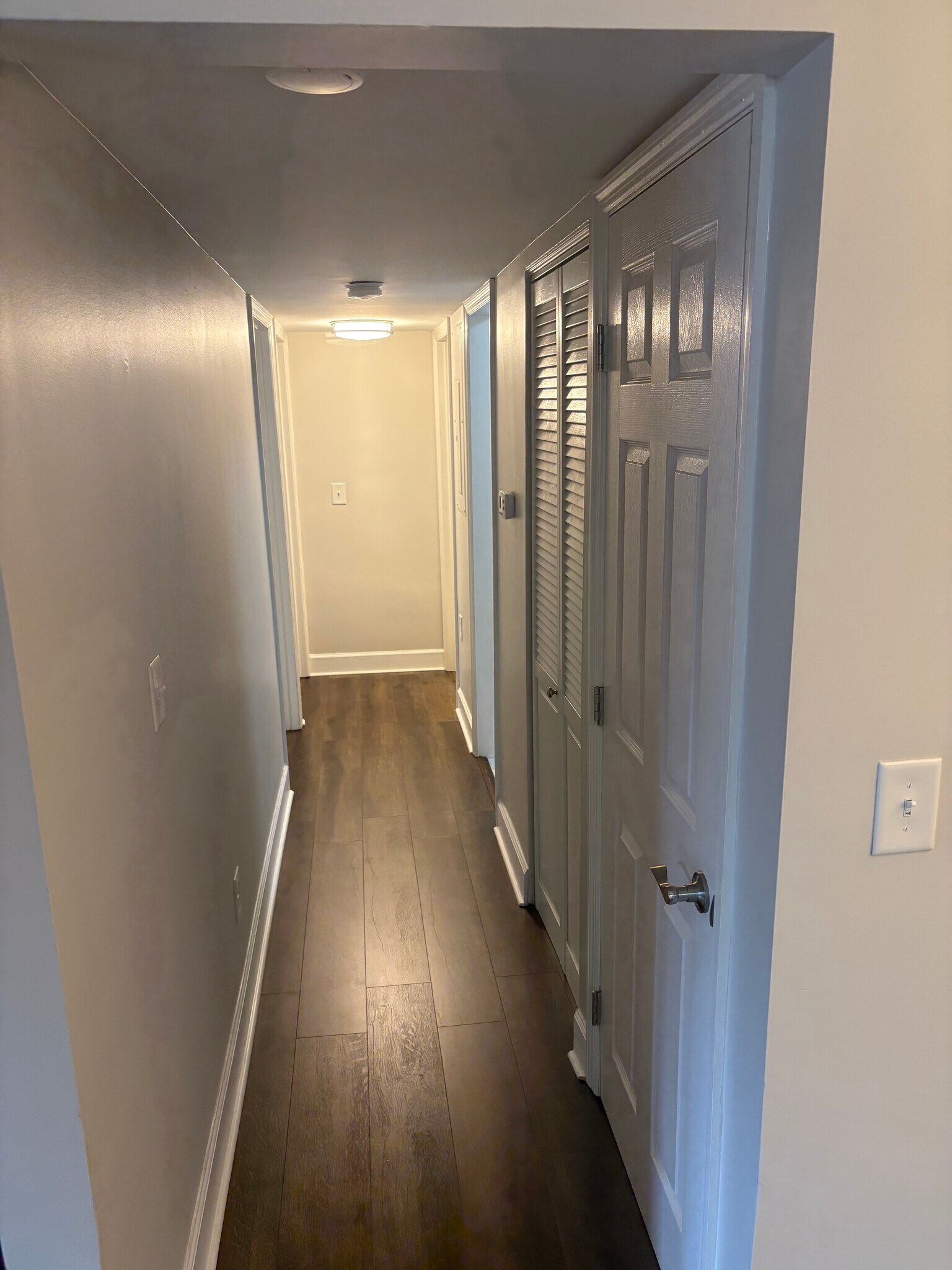 Building Photo - 515 Basswood Ave