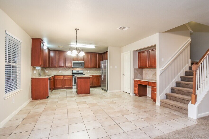 Building Photo - 14819 Olde Manor Ln