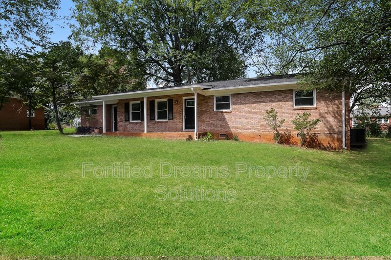 Building Photo - 1141 Carolina Cir