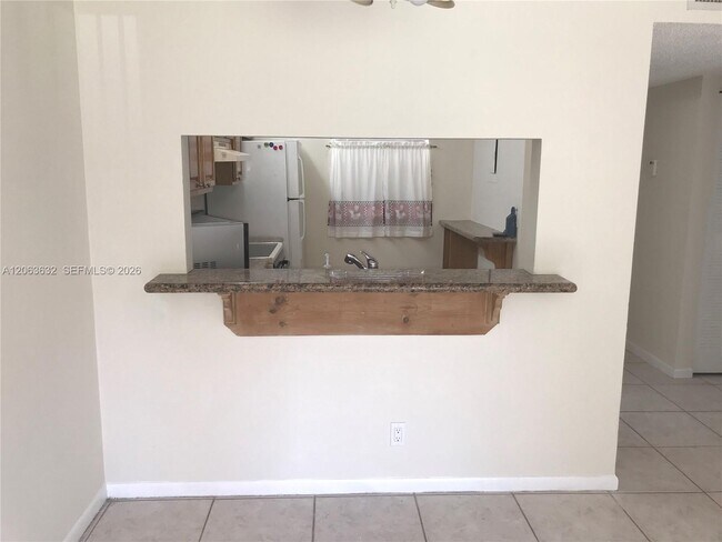 Building Photo - 6796 Palmetto Cir S