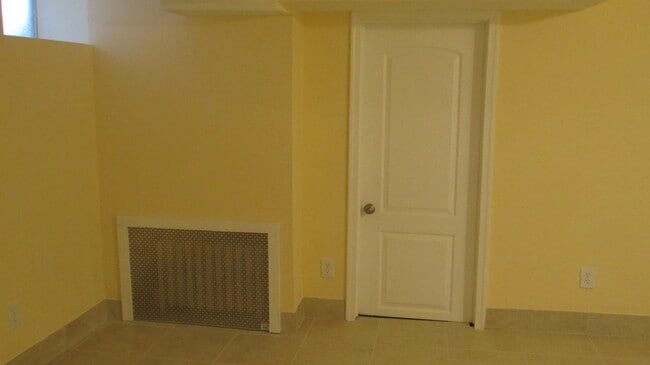 Building Photo - Beautiful Three Bedroom Home in Hamilton