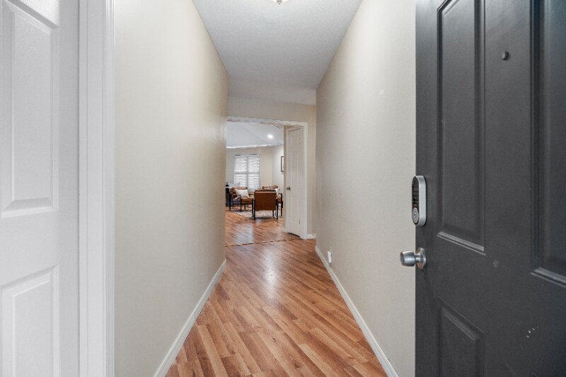 Building Photo - 4719 S Lakewood Ave