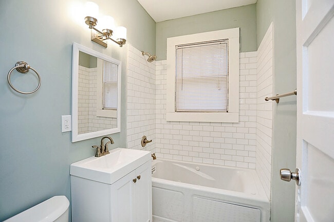 Building Photo - Renovated Single Family