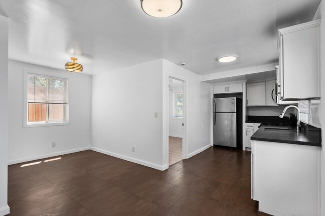 Building Photo - 501 S Lorena St