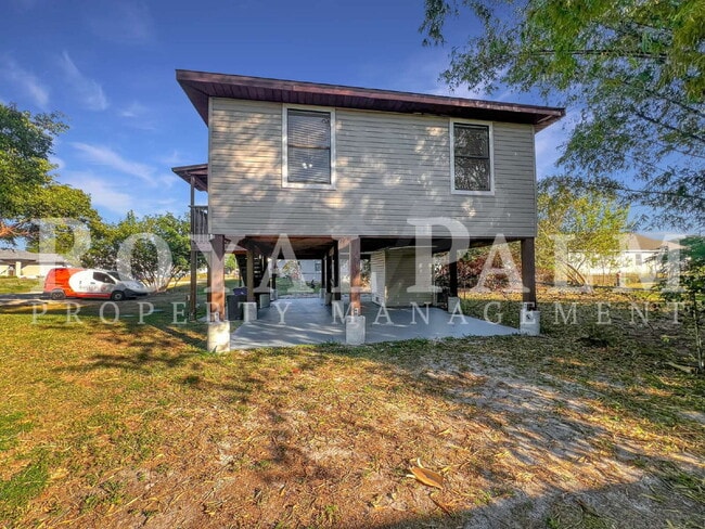 Building Photo - 2/1 Rental with W/D Hookups—Roses are Red, Lawns are Green, a Fenced Yard? That’s a Pet Lover’s D...