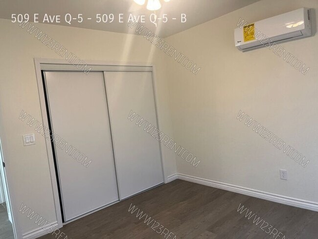 Building Photo - 509 E Ave Q-5