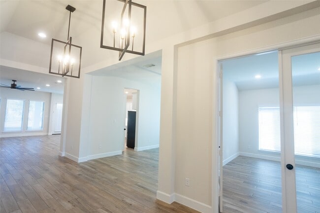 Building Photo - 18459 Chameleon Ct