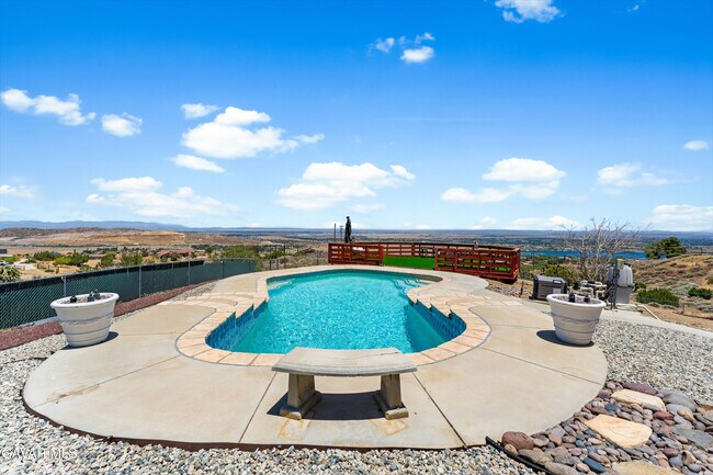 Building Photo - 1055 Lakeview Dr