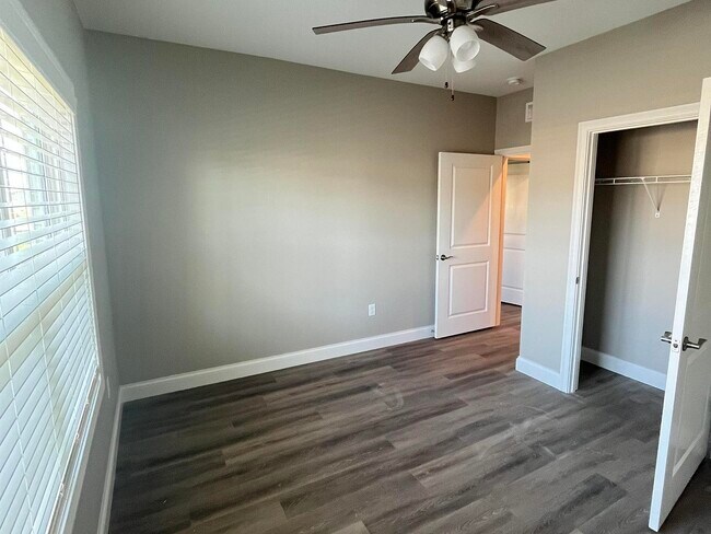 Building Photo - 367 Hillview Mls Blvd