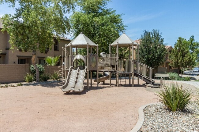 Building Photo - 3 Bedroom in Hunter Ridge
