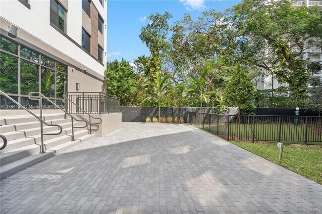 Building Photo - 1559 NW 15th Street Rd