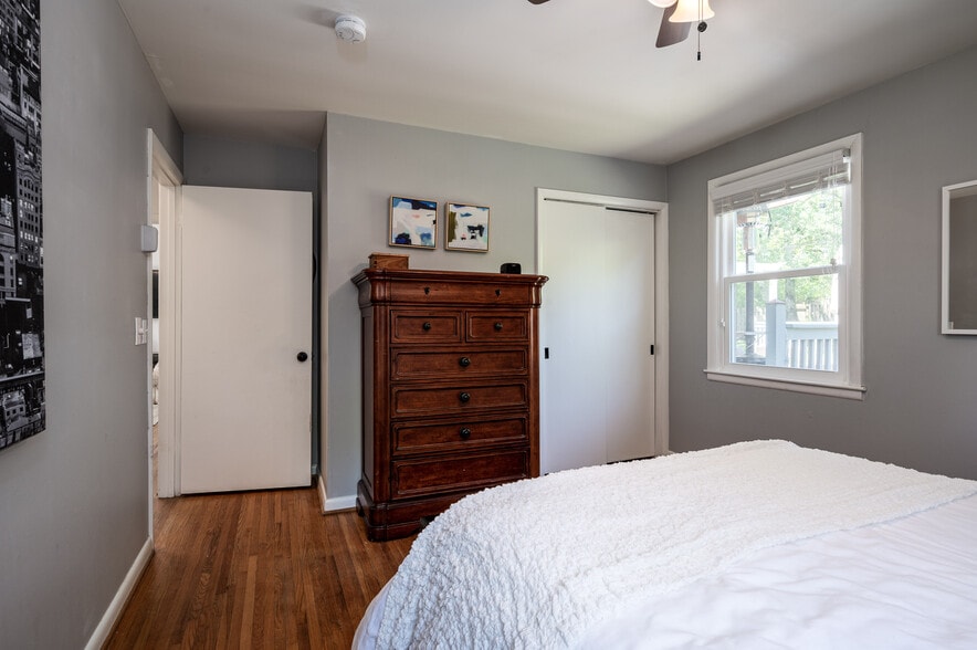 Building Photo - 582 Whispering Hills Dr