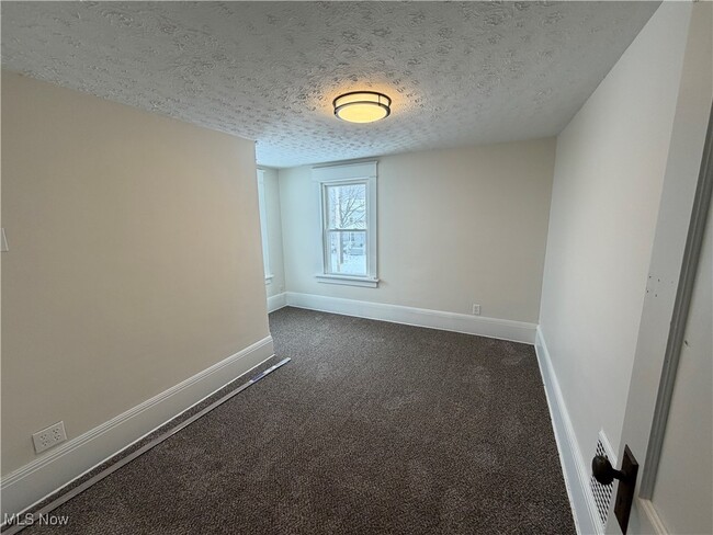 Building Photo - 443 S Union Ave