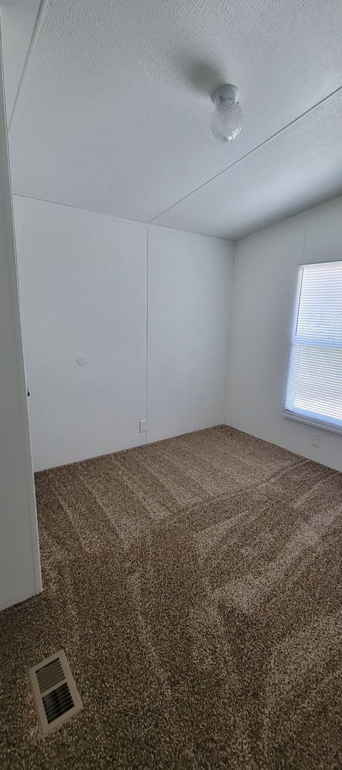 Building Photo - Ready to Move in