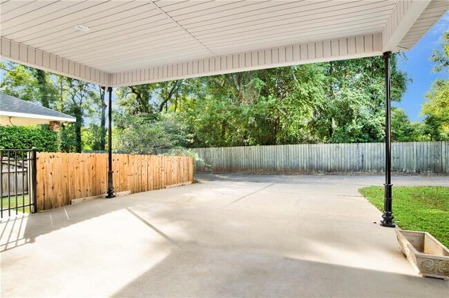Building Photo - 6035 Magnolia Pl E